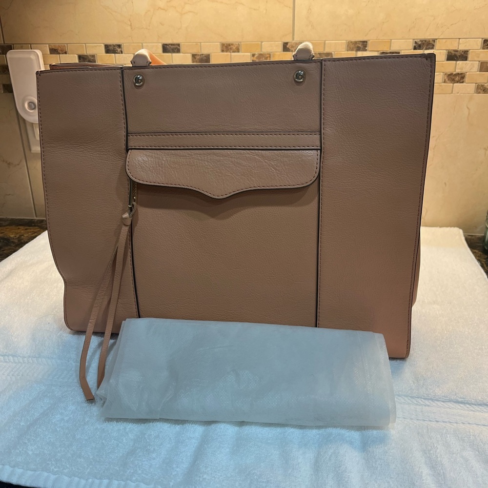 Rebecca Minkoff  MAB Saffiano leather purse. EUC